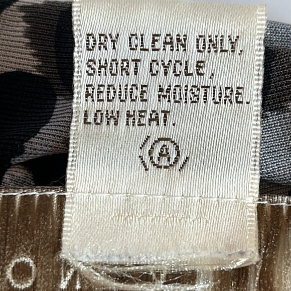 Doncaster Vintage Silk Gray  Black Animal Print V Neck Wrap Style Top Women’s 6 - Picture 9 of 10